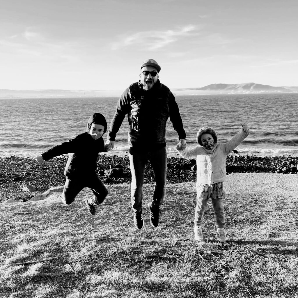 Picture of Oz with his kids